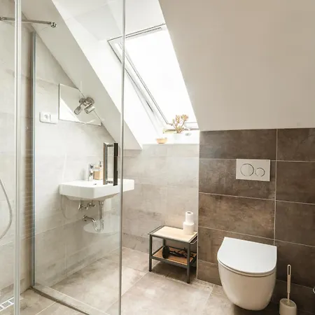 Stavení V Zahradě * Dolenice