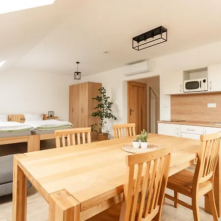 Stavení V Zahradě * Dolenice